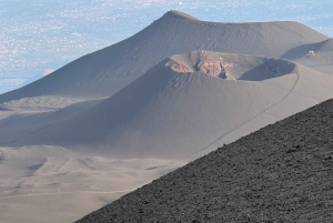 Vulcano Etna: Escursione a 3000 metri sui crateri ad alta quota in trekking