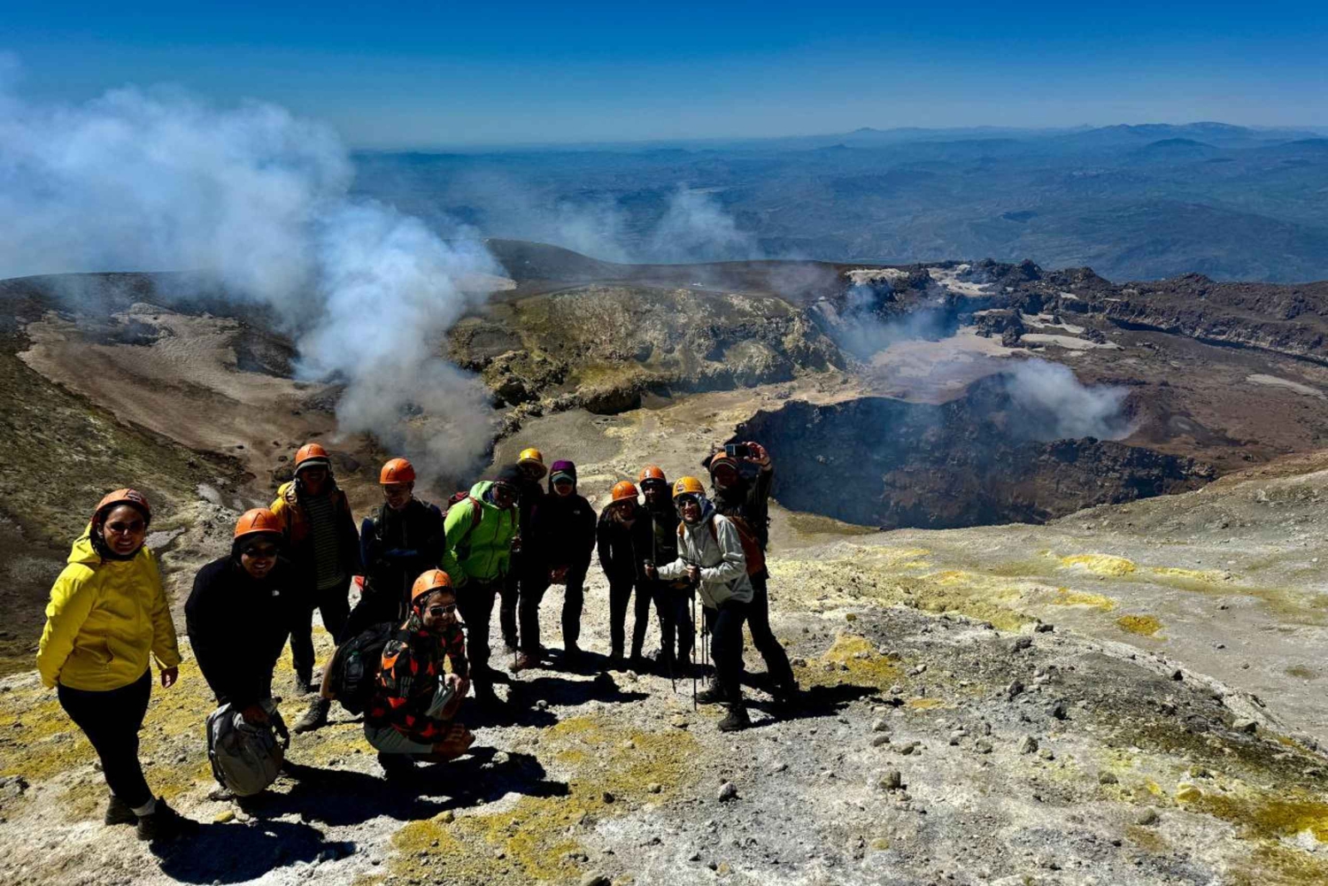 Etna: tour dei crateri sommitali in funivia e jeep 4x4