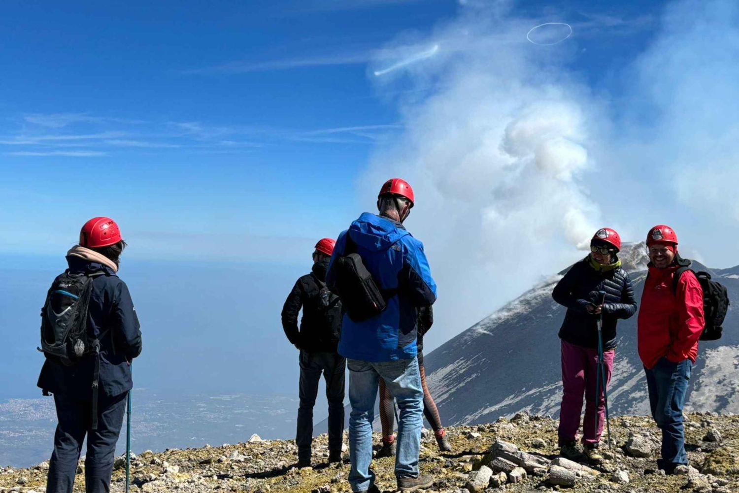Monte Etna com recolha e entrega em Catânia: 3000 metros com teleférico e jipe