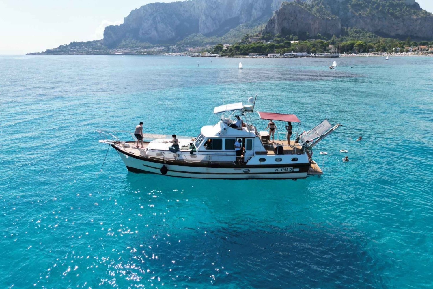Palermo: tour en barco con aperitivo, snorkel y visita a cuevas