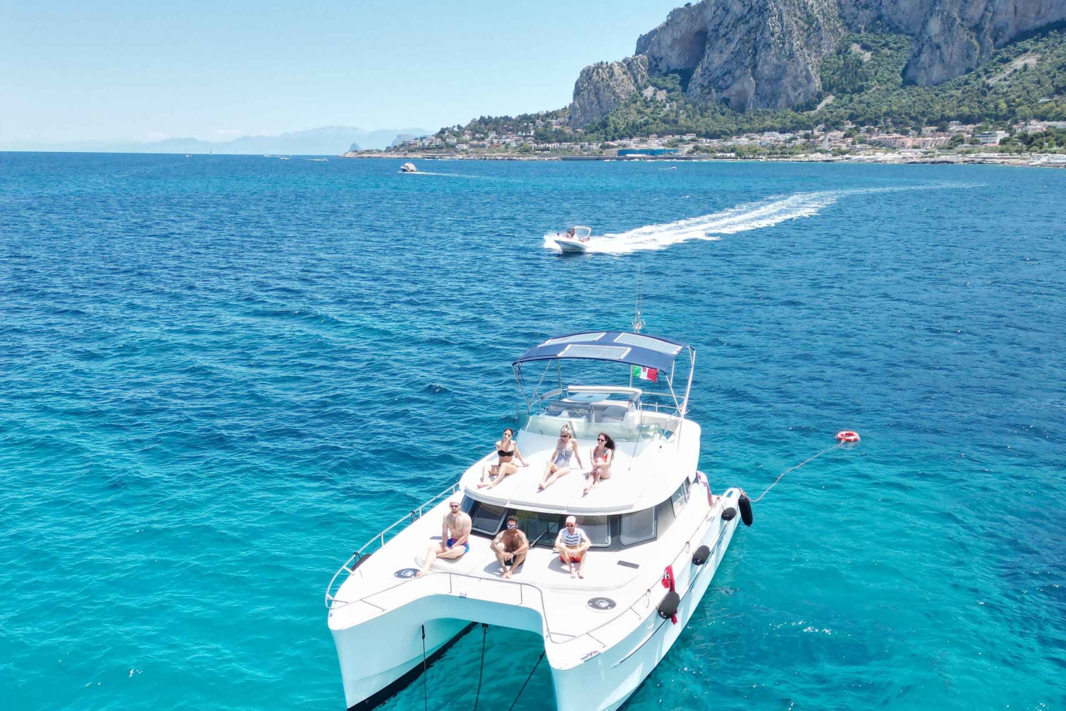 Палермо: однодневный тур на катамаране с обедом и сноркелингом