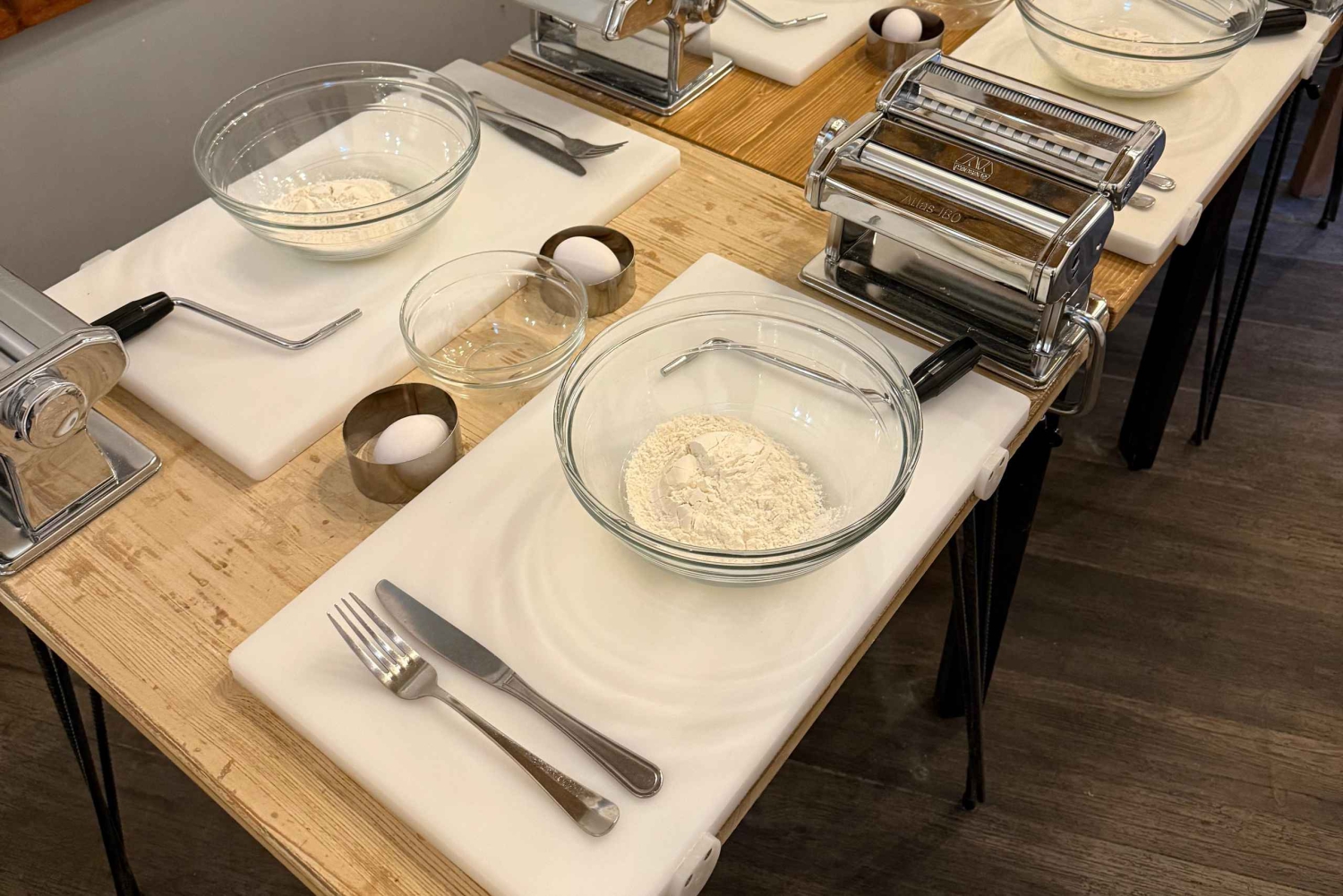 Palermo: Clase de cocina de pasta y tiramisú con vino ilimitado