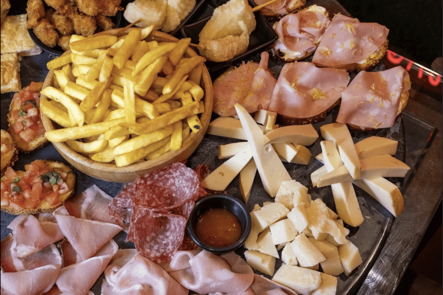 Palermo: Sizilianische Tapas-Erfahrung mit 3 Weinen und typischem Dessert