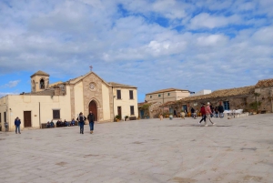 ポッツァッロ：シラクーサ・ノトとマルザメミ日帰りツアー