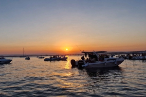 Siracusa: Degustazione di vini in barca con tour e cibo gourmet