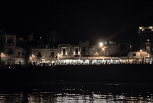 Siracusa: Degustazione di vini in barca con tour e cibo gourmet