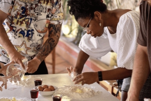 Taormina: corso di cucina sui cannoli con certificato di completamento