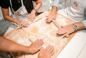 Taormina: Marked, madlavningskursus og måltid hjemme hos en lokal