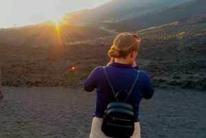 Таормина: тур на закат на Этну с посещением пещеры и дегустацией