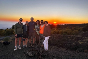 Таормина: тур на закат на Этну с посещением пещеры и дегустацией