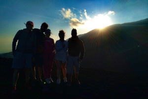 Таормина: тур на закат на Этну с посещением пещеры и дегустацией