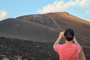 Таормина: тур на закат на Этну с посещением пещеры и дегустацией