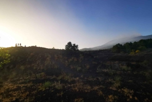 Таормина: тур на закат на Этну с посещением пещеры и дегустацией