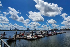 Singapore: Guided Boat Tour and Kelong Fish Farm Visit