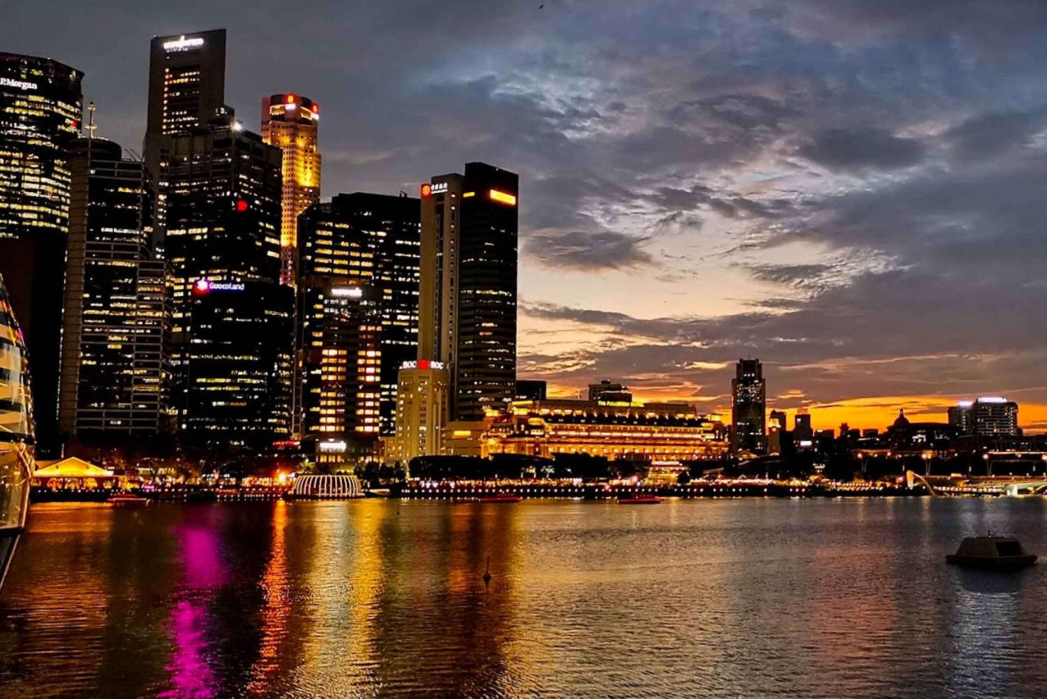 Singapore: Sunset City Tour by Kick Scooter