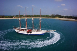 Singapore: Sunset Tall Ship Cruise with 4-Course Meal