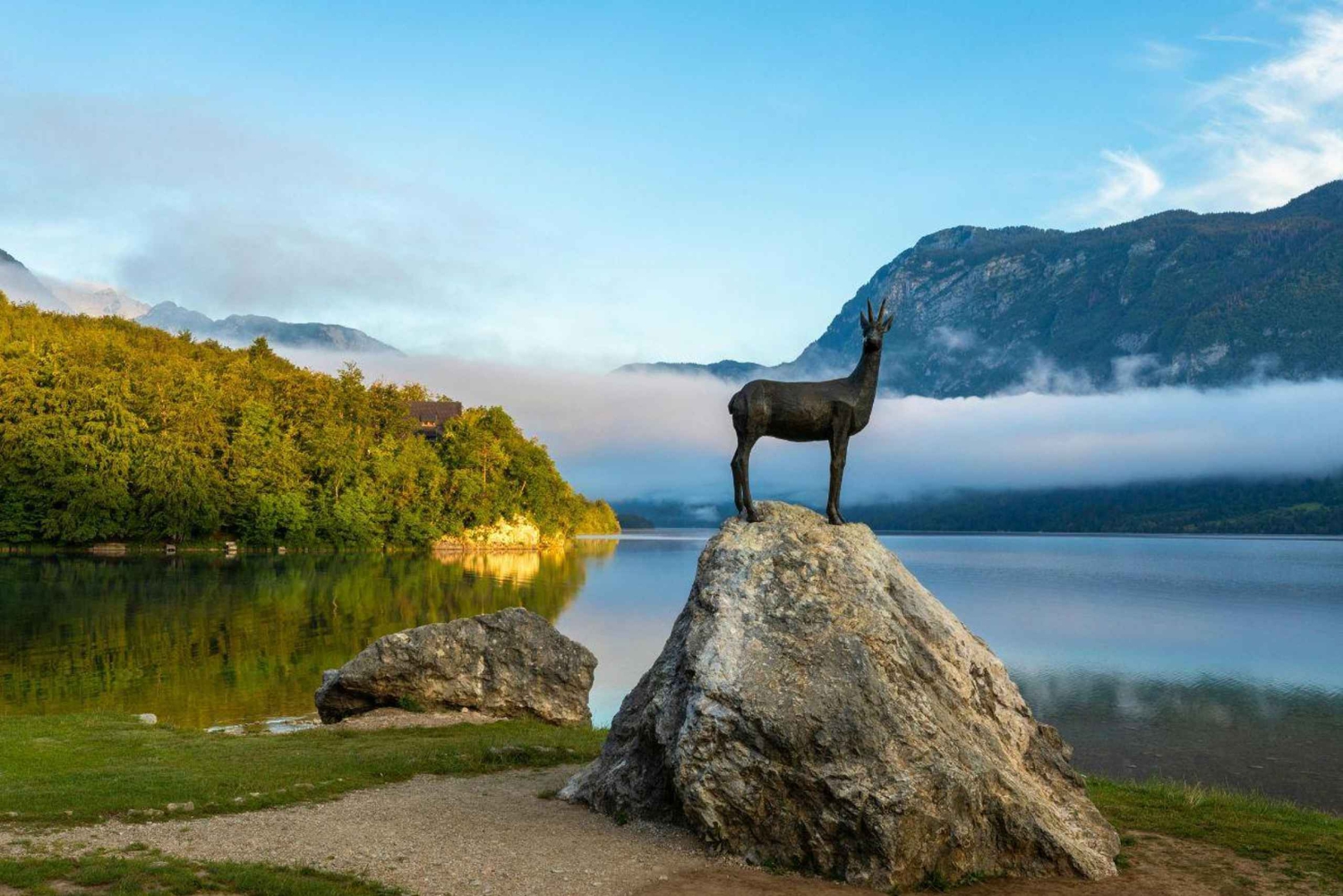 Desde Liubliana: excursión de un día a Bled y Bohinj + picnic local
