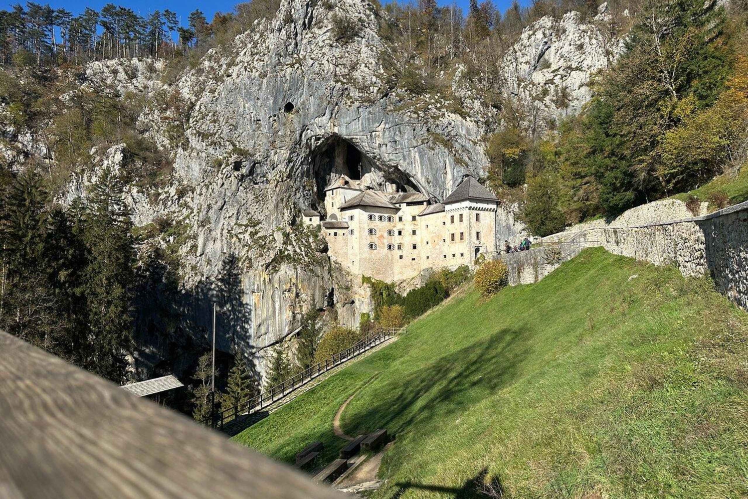 Da Trieste: tour delle Grotte di Postumia e del Castello di Predjama
