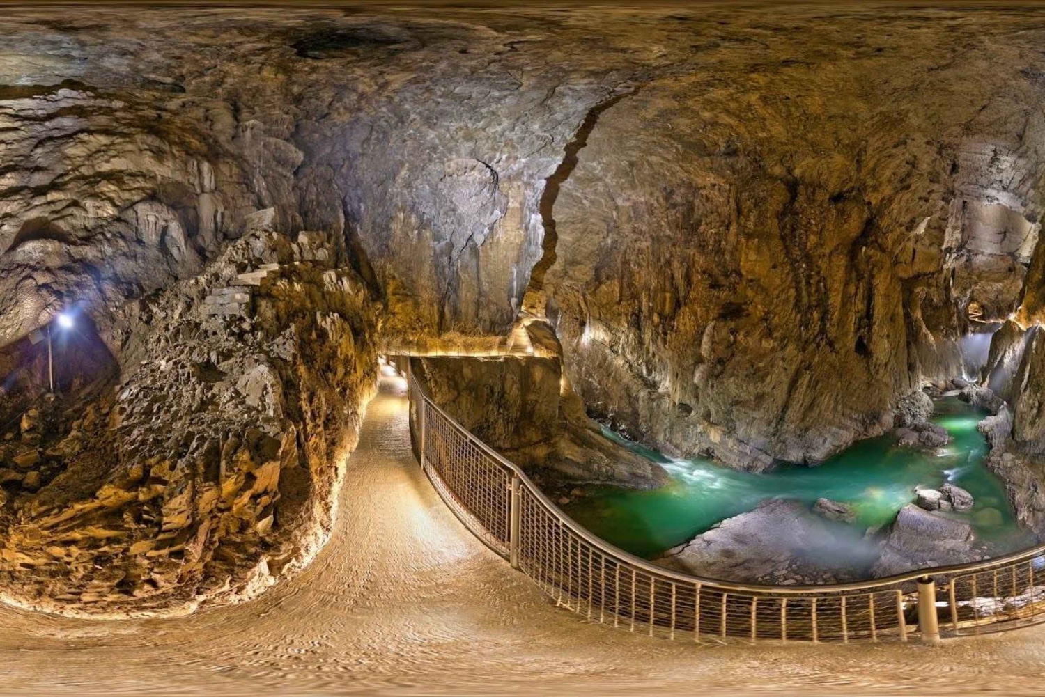Allevamento di Lipica e Grotte di Škocjan da Trieste