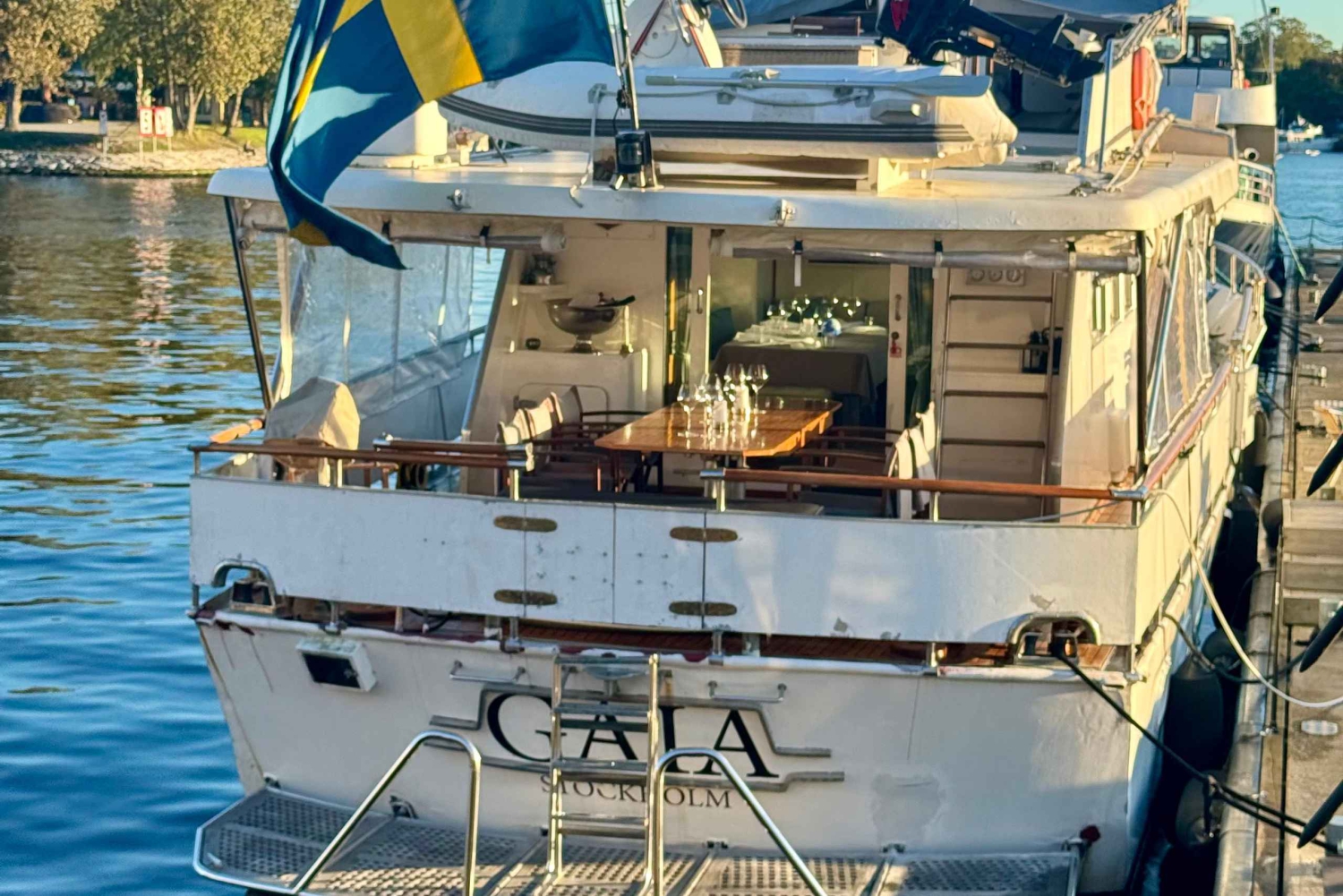 Stockholm: Privat klassisk yachttur (solnedgang/middag/etc)