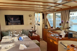 Stockholm: Privat klassisk yachttur (solnedgang/middag/etc)
