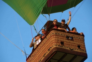 Camden Valley: Sunrise Hot Air Balloon Flight With Breakfast