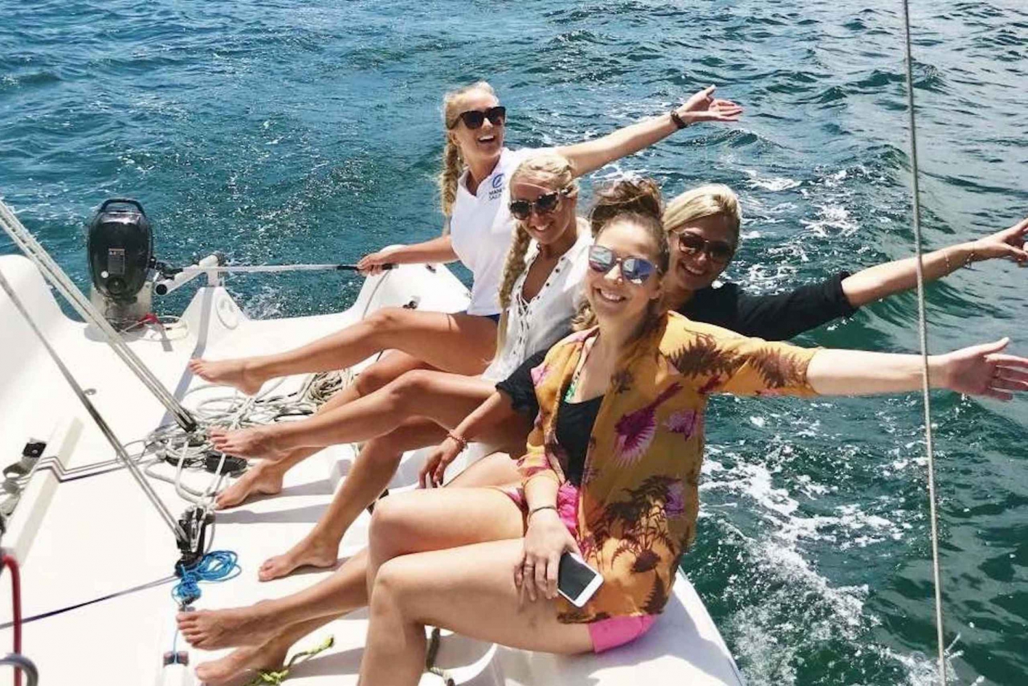 マンリー発：シドニー港体験ヨットクルーズ