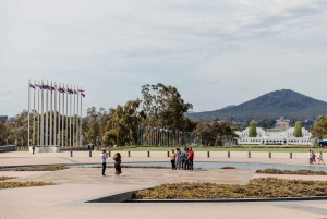 From Sydney: Full Day Tour to Canberra