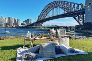 Kirribilli: Private Picnic for 2 with Sydney Harbor Views