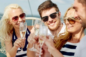 Sydney Harbour: 3-Hour Lunch Cruise with Live Music