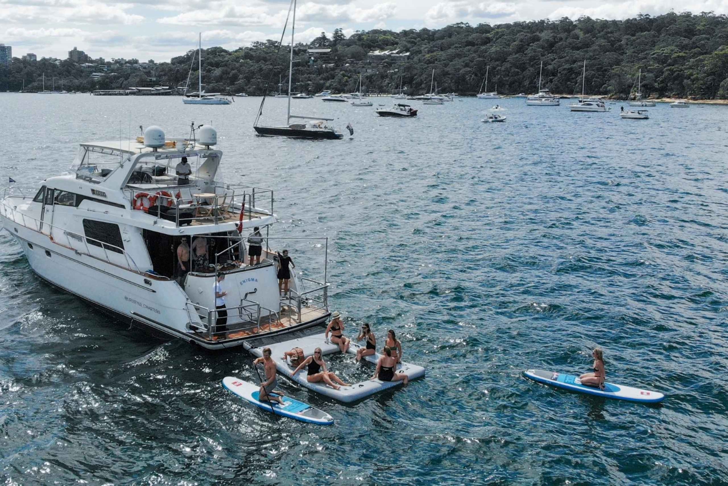 Sydney: crociera privata di 4 ore in yacht di lusso nel porto e nuoto