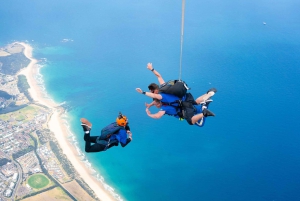 Sydney, Wollongong: 15,000-Foot Tandem Beach Skydive