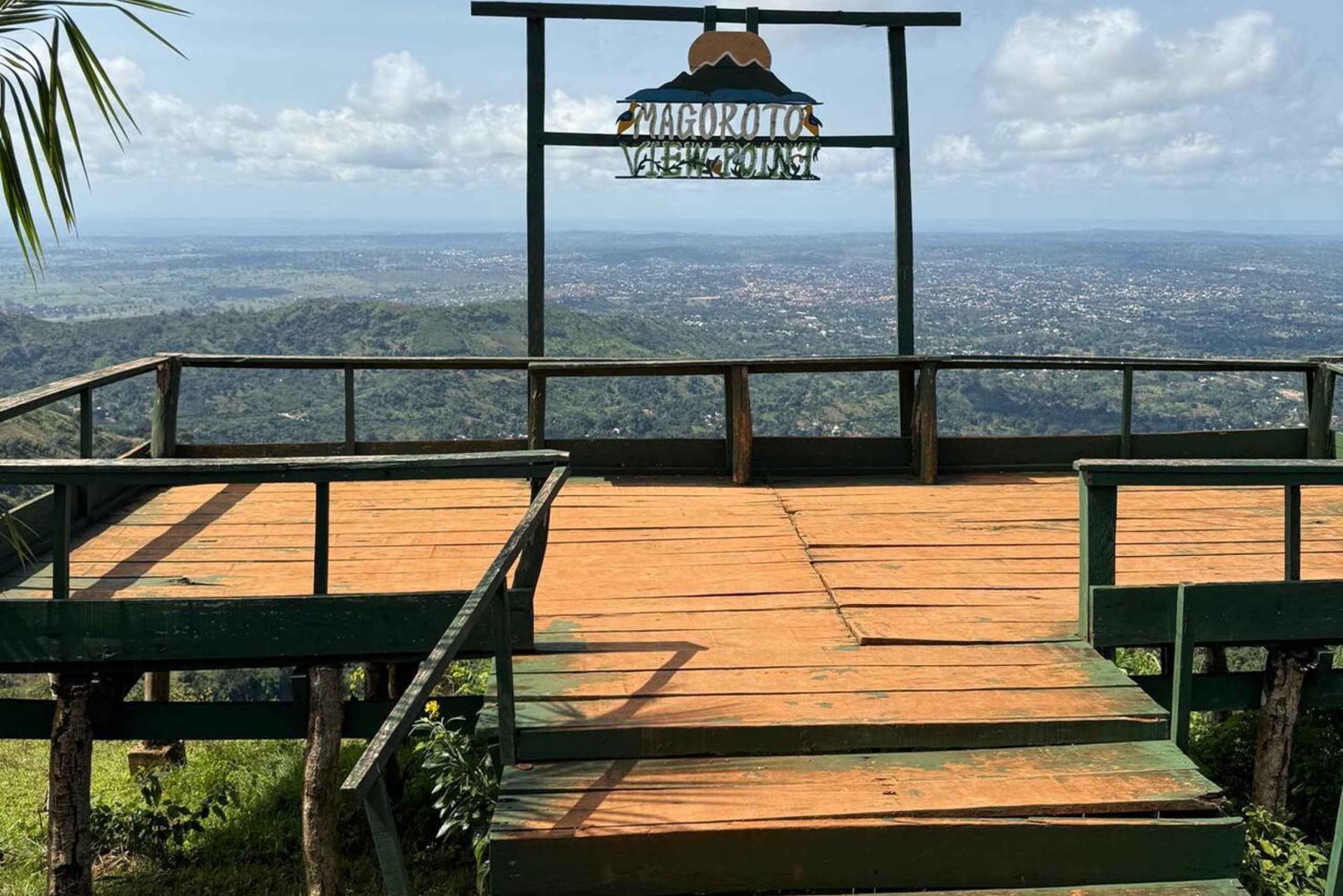 3 päivää 2 yötä Magoroton metsäreissu Zanzibarista lentäen