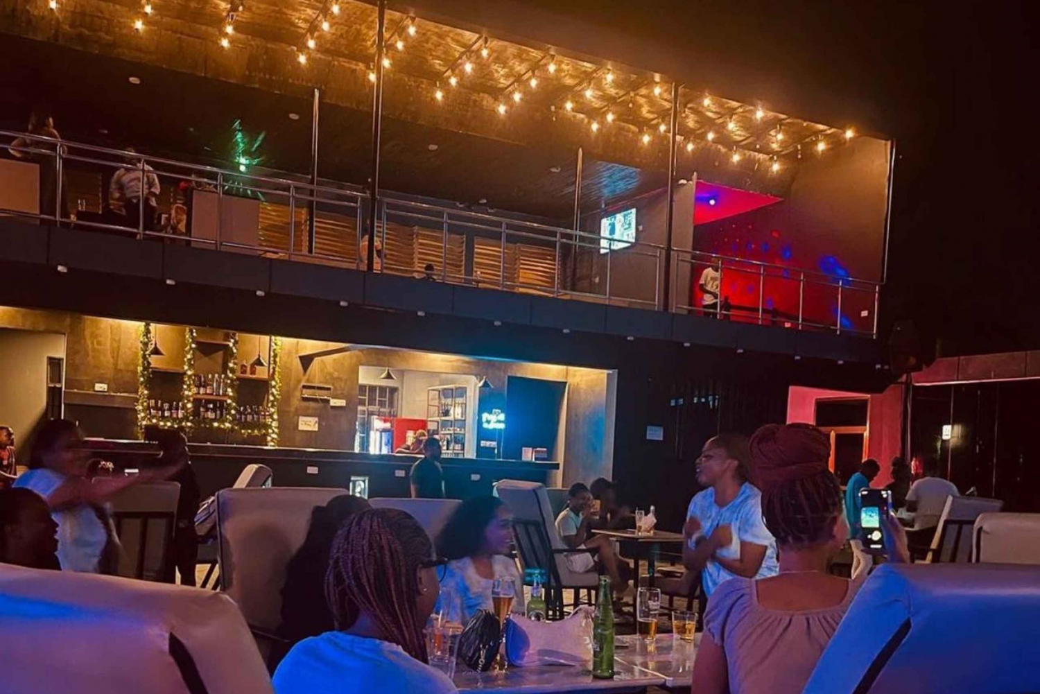 地元ガイドと行くナイトライフアドベンチャー：ダルエスサラーム市