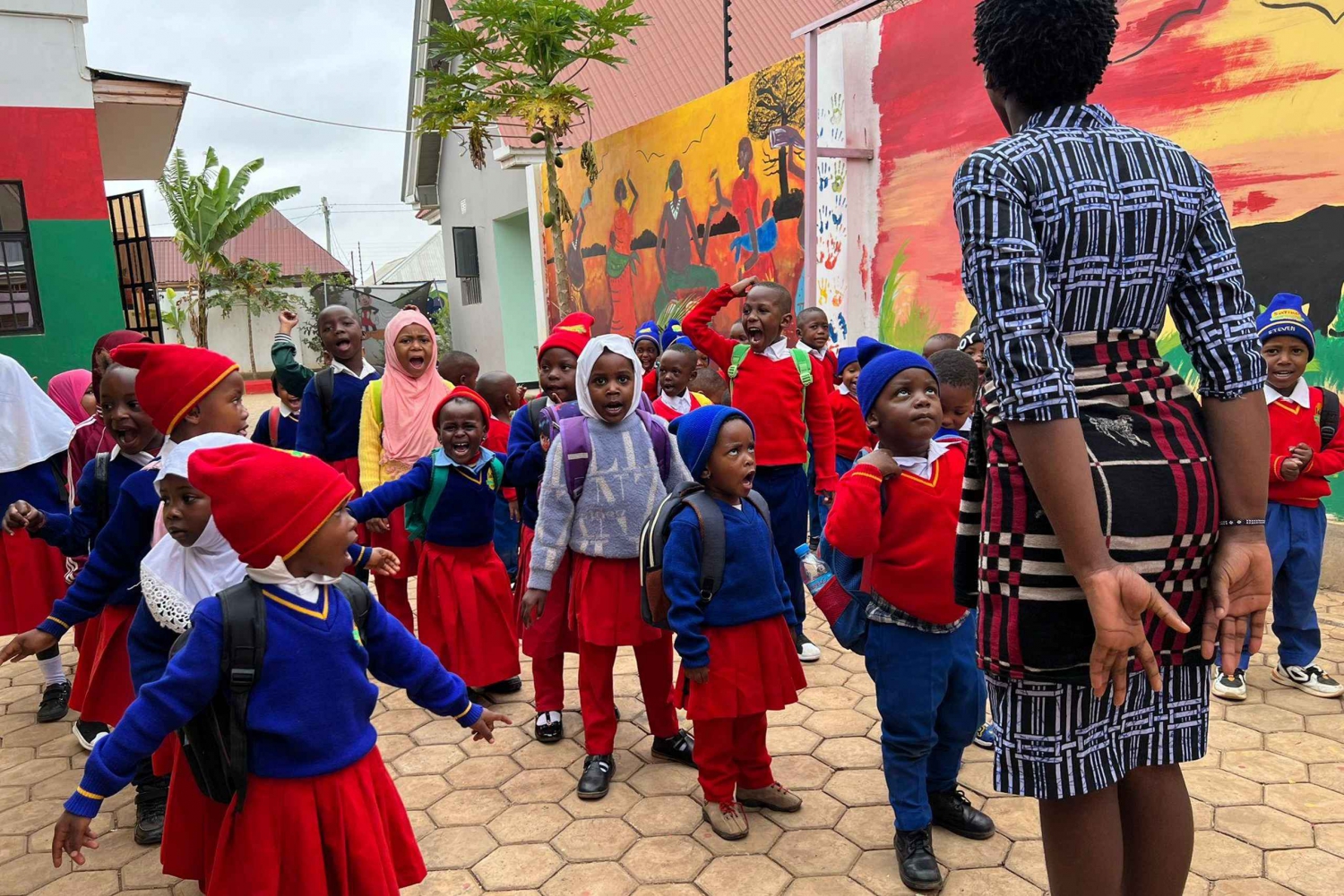 アルーシャ：SATINOデイケア＆プリスクールチャリティーツアー（半日）