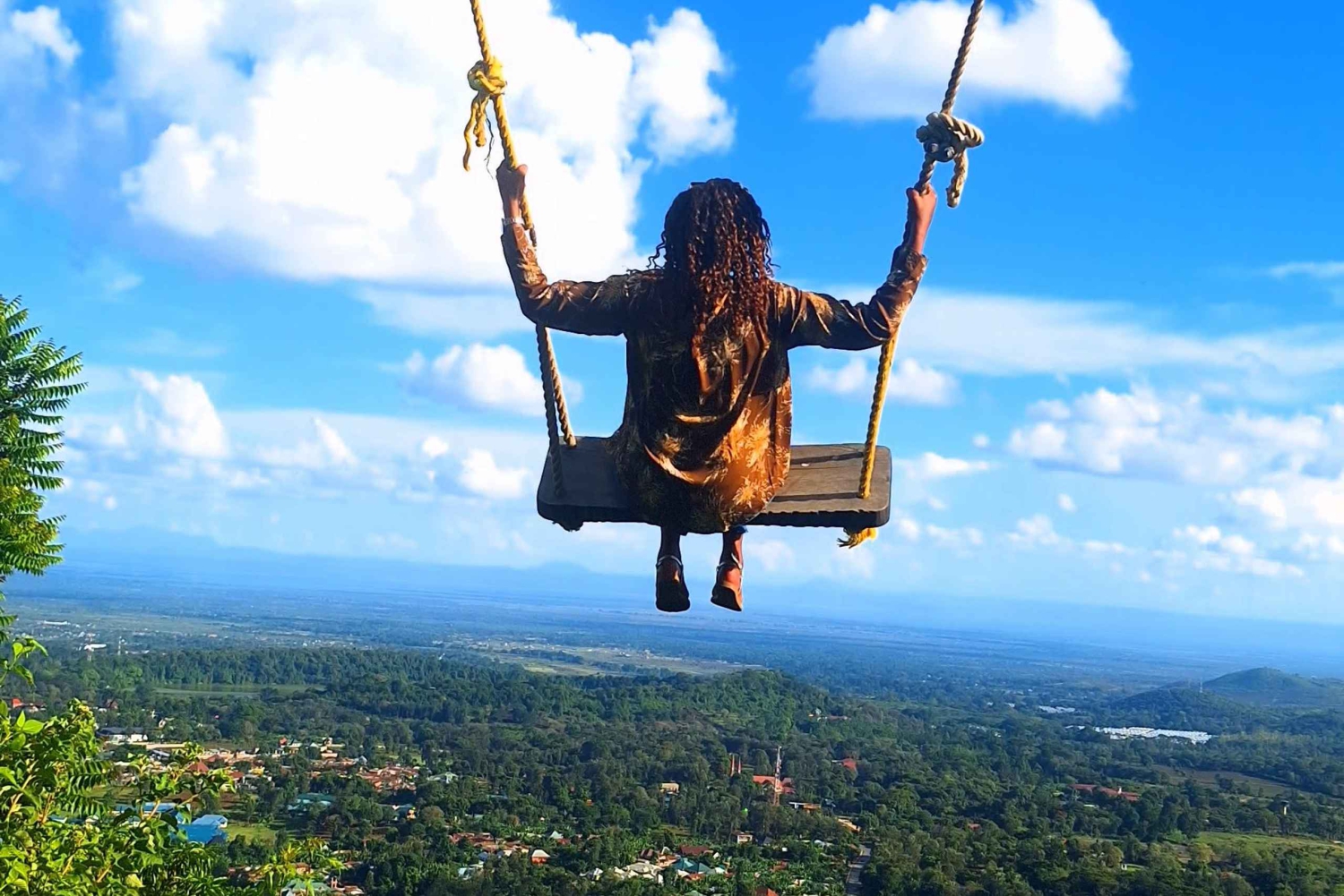 アルーシャ：滝、マウンテンスイング、カヌー、村落ツアー