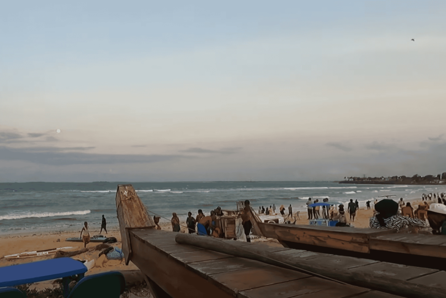 Dar es Salaam: Tour en tuk-tuk por la playa Coco con comida callejera