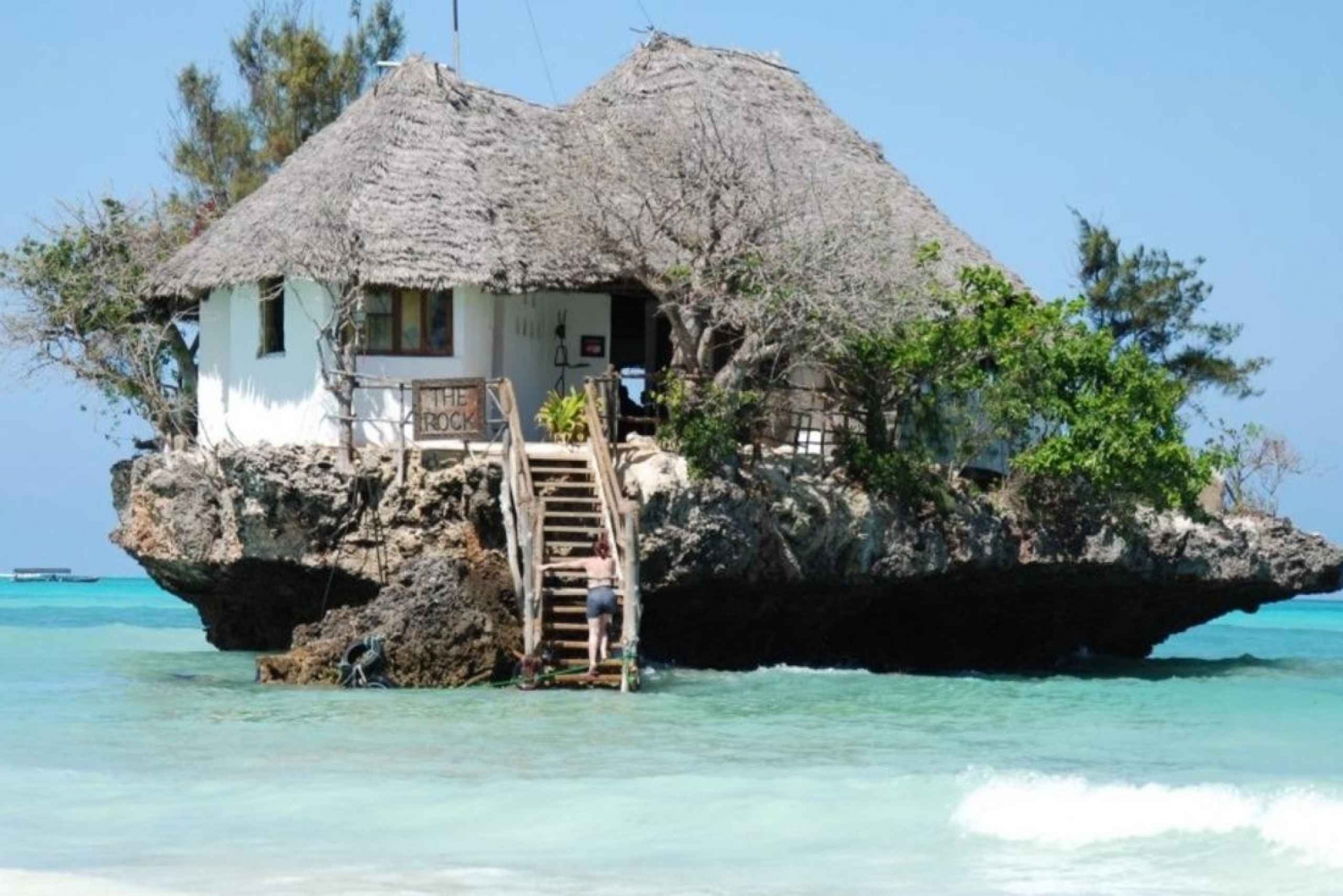 ロックレストランへの日帰り旅行とムテンデビーチでのリラックス