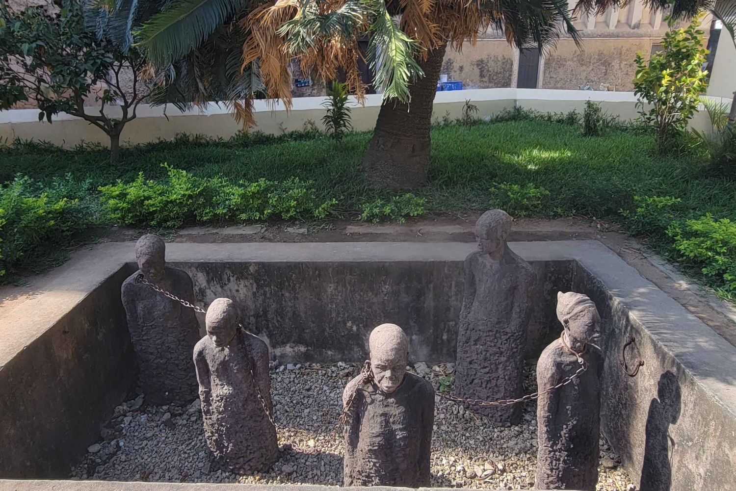 ザンジバルの味と歴史：スパイス農園とストーンタウンツアーをお楽しみください