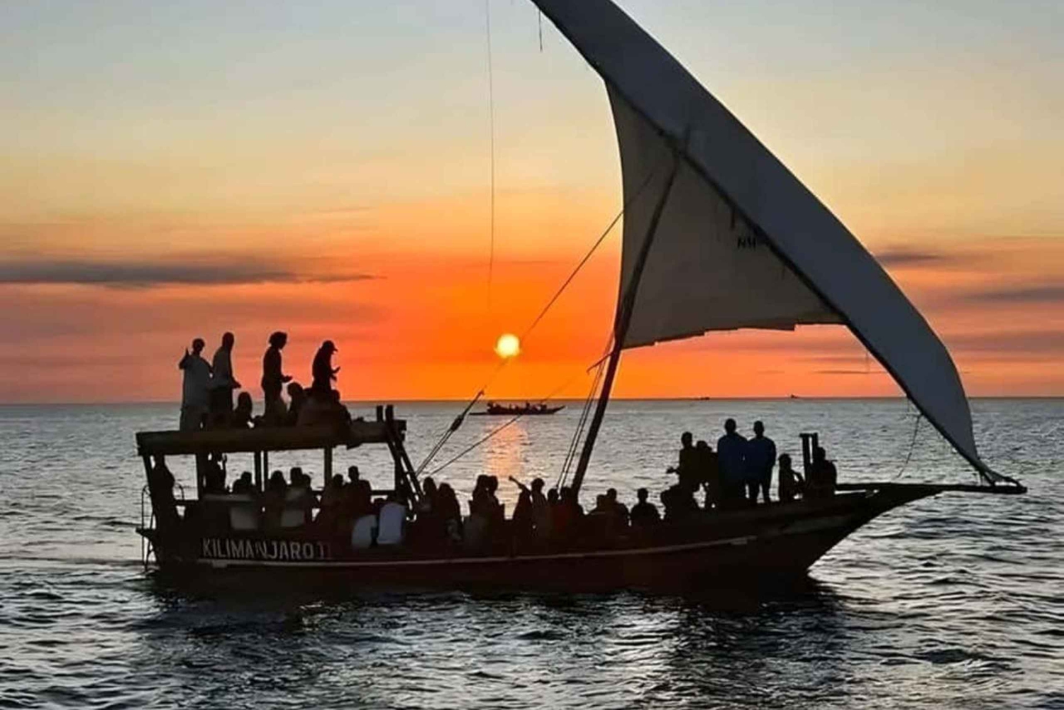 De Zanzibar à Nungwi : Nage avec les tortues, plage et coucher de soleil