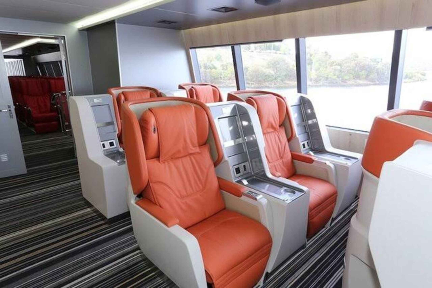 Da Zanzibar: escursione di un giorno a Dar es Salaam con traghetto e pranzo