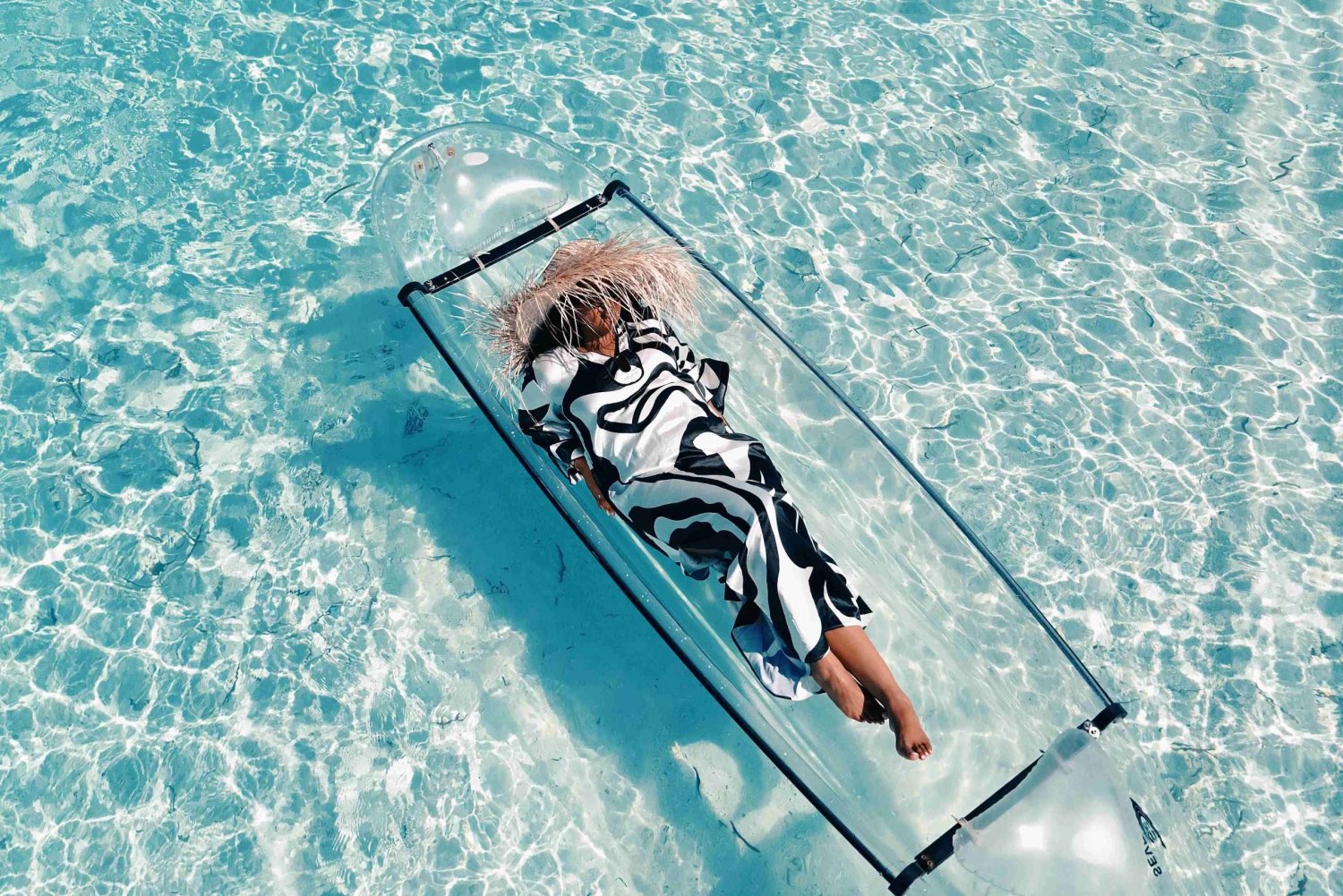 ケンドワ：ガイド付き透明カヤックとドローン体験をご案内します