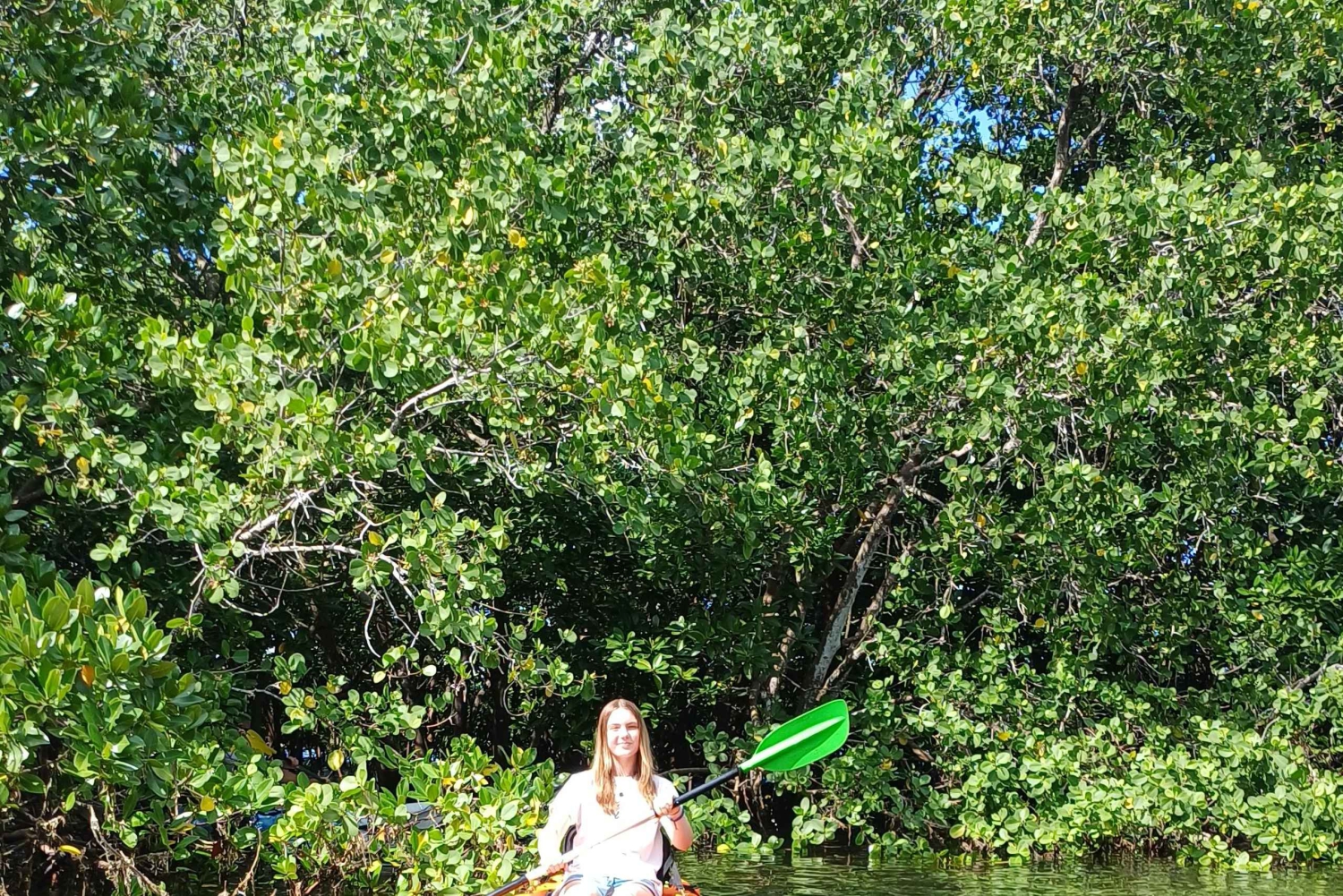 Kajaktour durch den Mangrovenwald auf der Insel Uzi mit Dorfbesichtigung