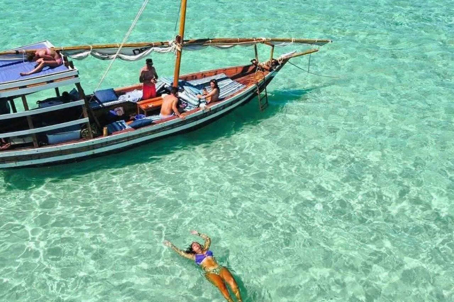 Mnemba Dolfijnen spotten + Schildpaddenreservaat + Stone Town + LUNCH