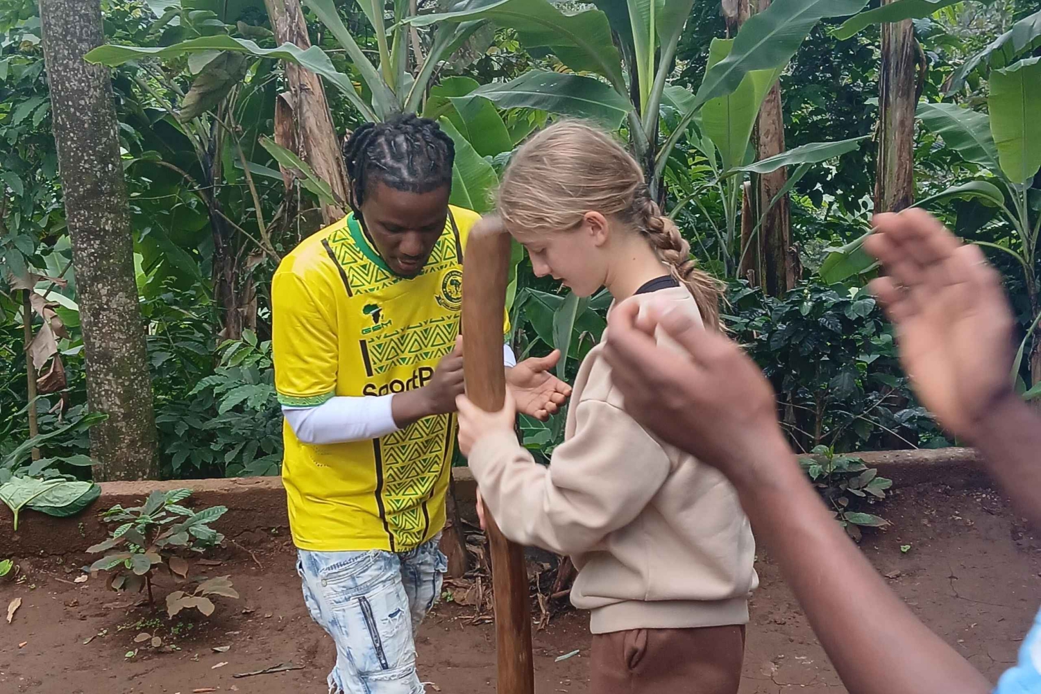 Moshi, Kilimandjaro : cascade de Materuni, café et déjeuner