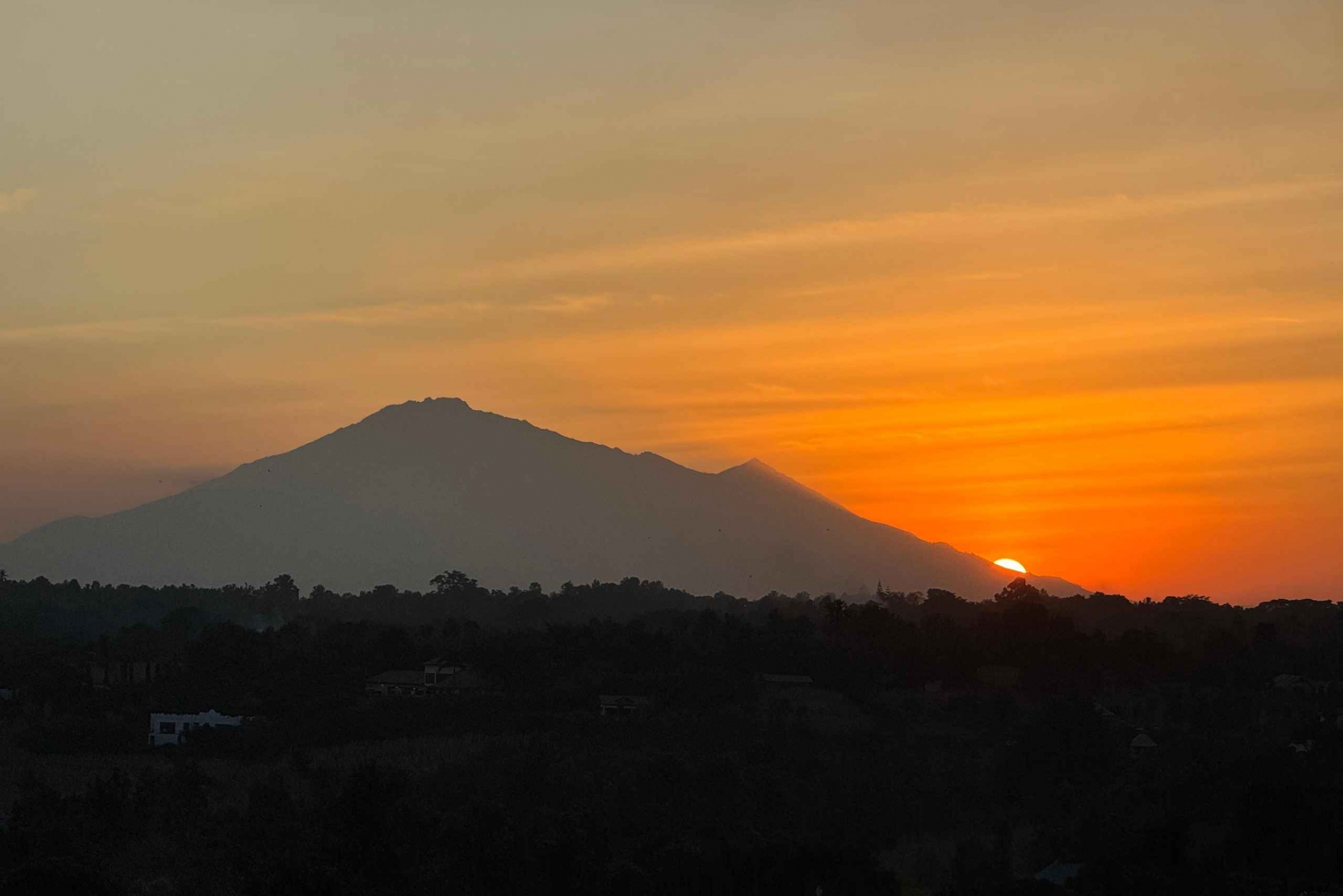 モシ：ドリンクと往復送迎付きのサンセットチル