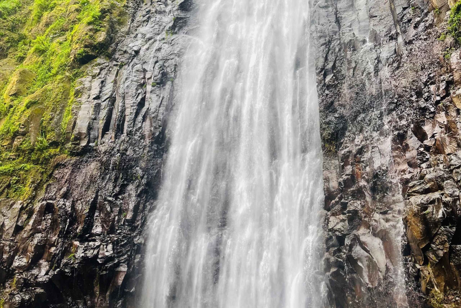 Moshi/Arusha: Materunin vesiputoukset, kahvikierros ja lounas