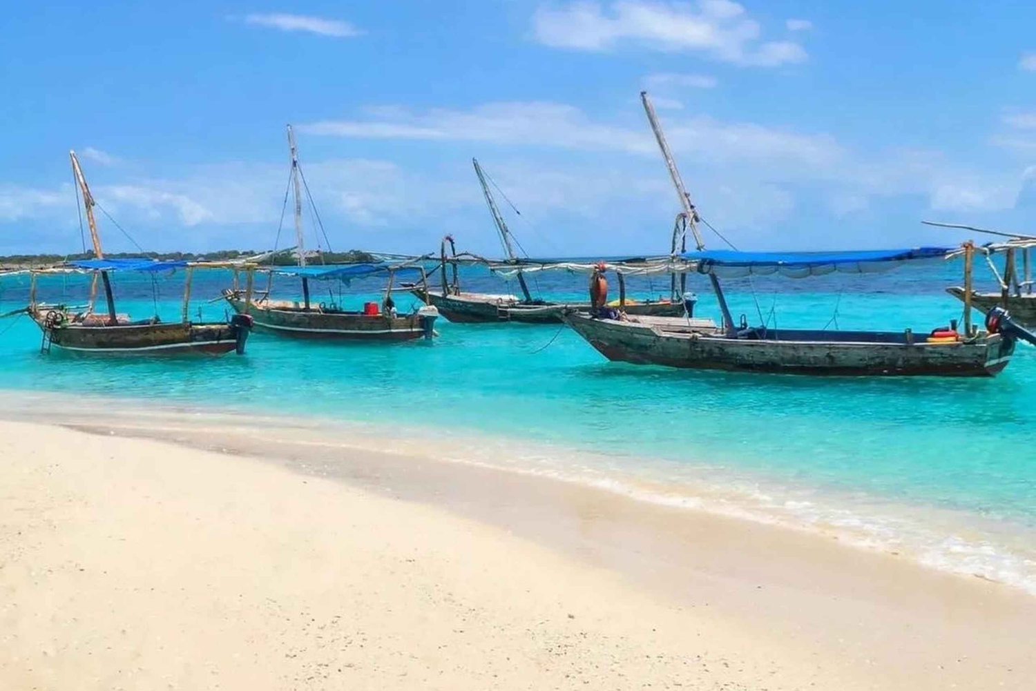 Safári azul em Zanzibar em um passeio de dhow à vela