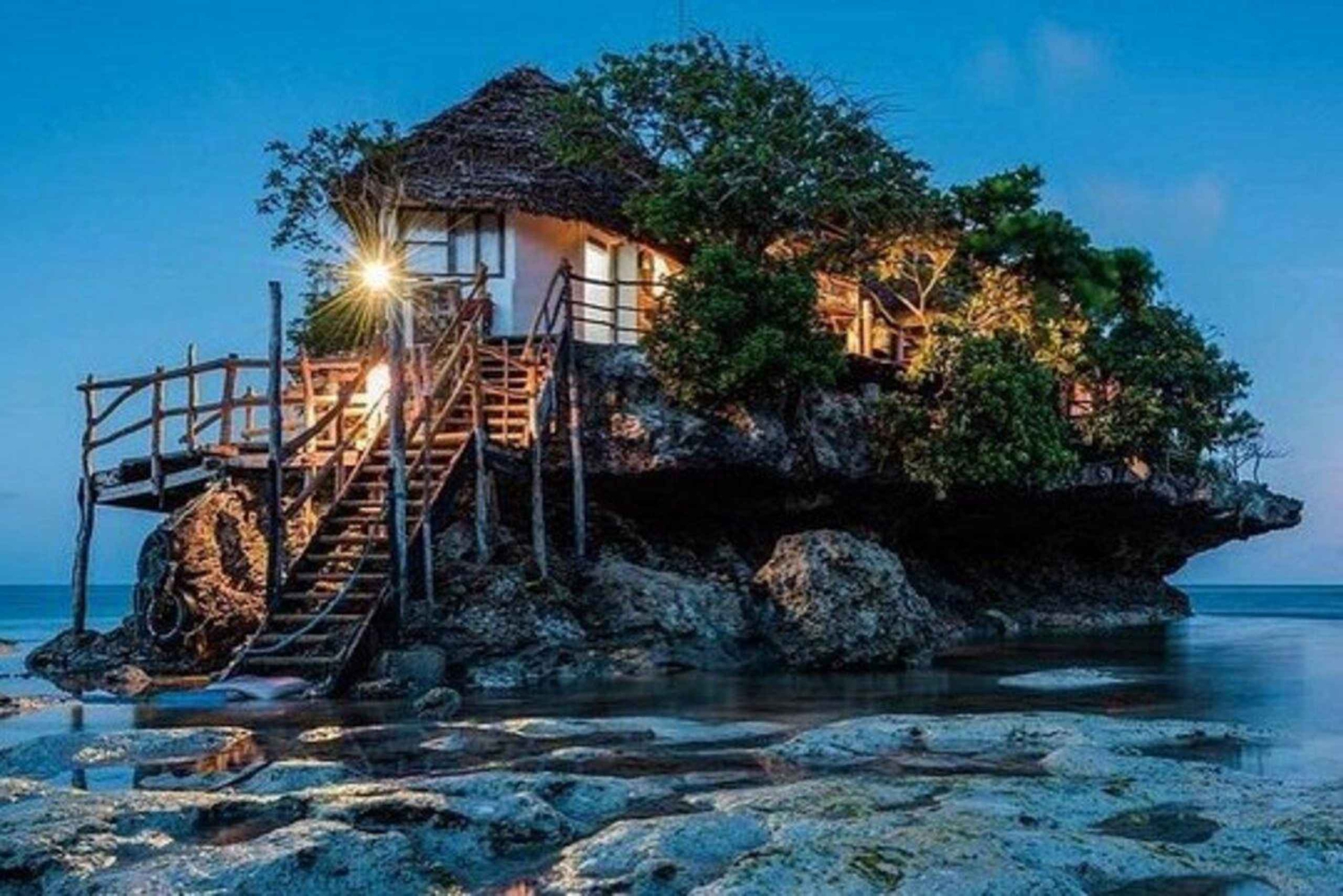 Salam-hulen, Blue Lagon, Starfish Beach og The Rock Restaurant