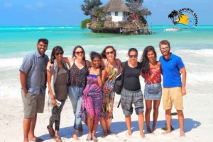 Nade com tartarugas na Salaam Cave, Kuza Cave e The Rock Restaurant